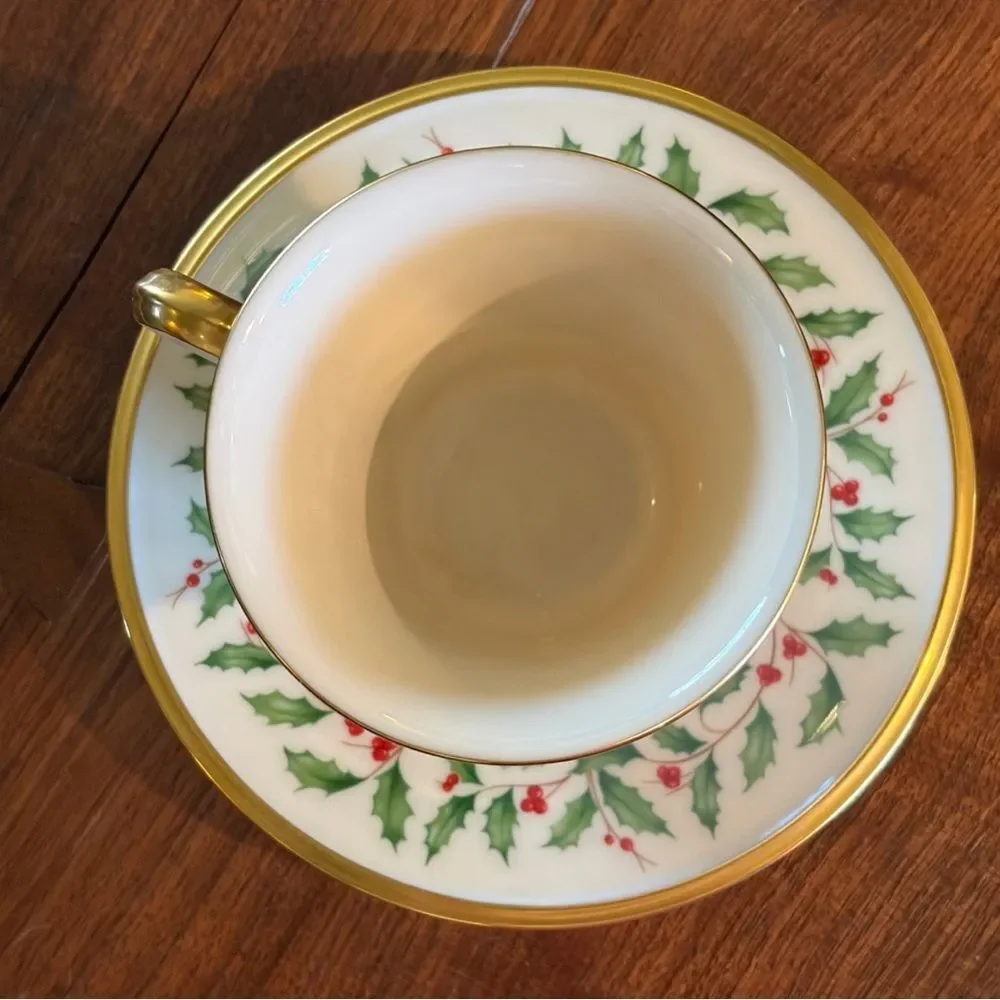 Lenox Holiday Cup & Saucer Holly Berry Gold Trim Excellent